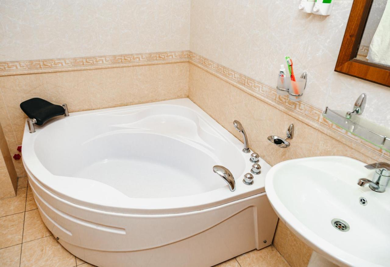 Buyuk Ipak Yo'Li Hotel 나망간 외부 사진